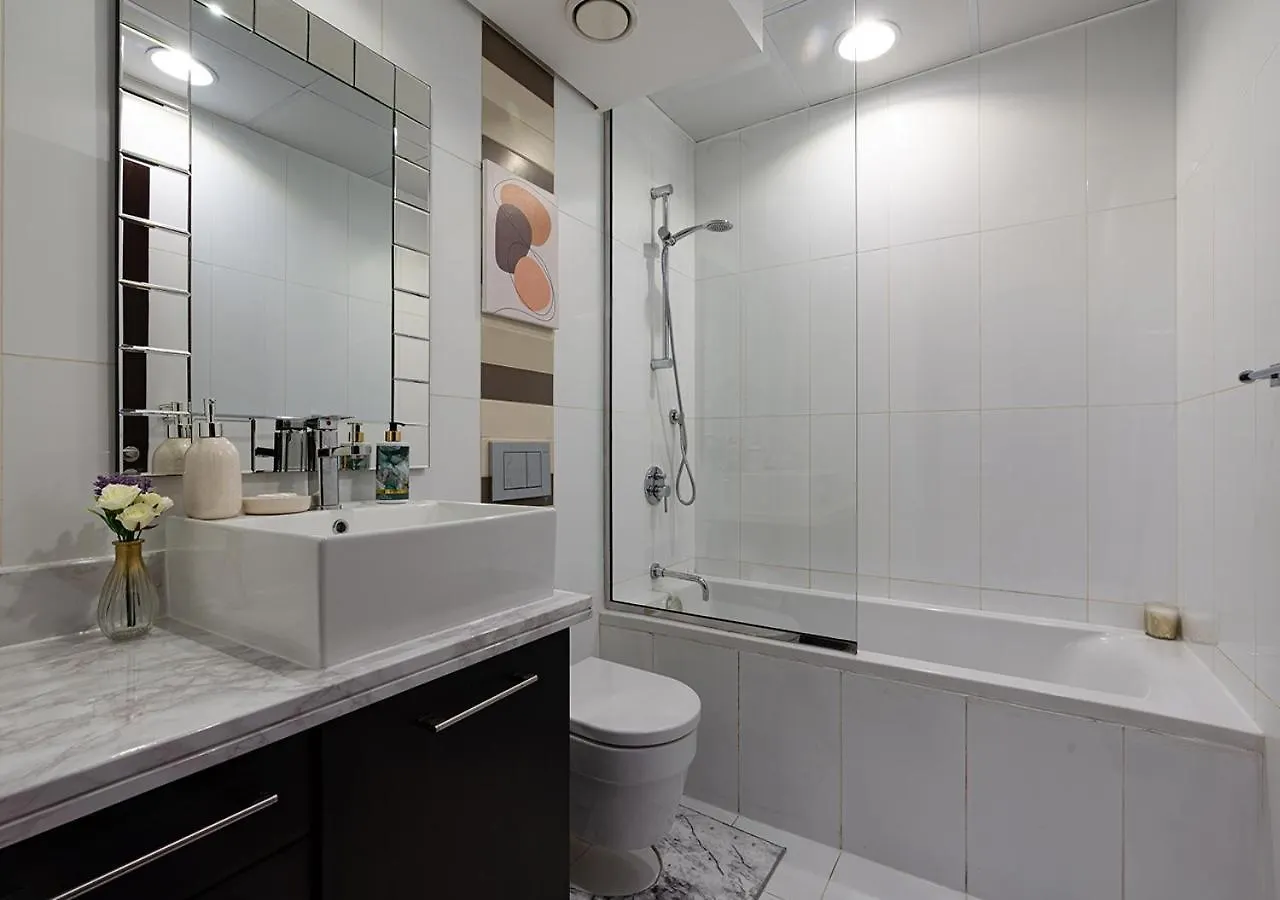 Luxurious One Bedroom Apartment With Burj Khalifa View Dubai